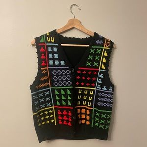 Vintage, sweater vest with design, pristine condition, fits like a M